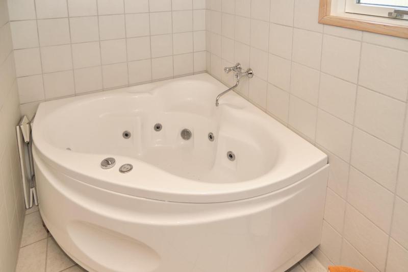 Awesome Home In Ebeltoft With 3 Bedrooms Sauna And Wifi - image 5