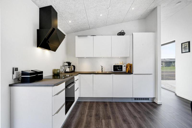 Awesome Home In Ebeltoft With 4 Bedrooms And Internet - image 17