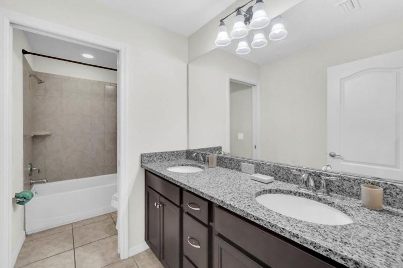 7 Bed Luxury Home With Great Amenities! villa - image 35