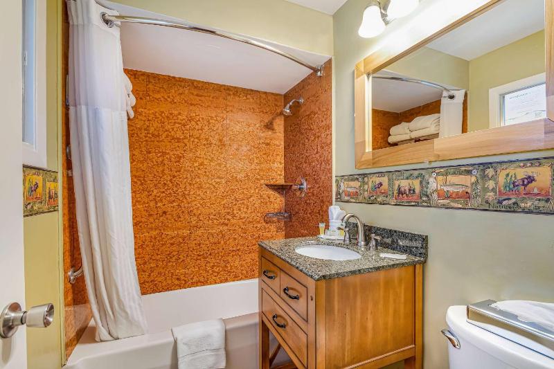 Studio with Two Queen Beds - Non-Smoking image 2