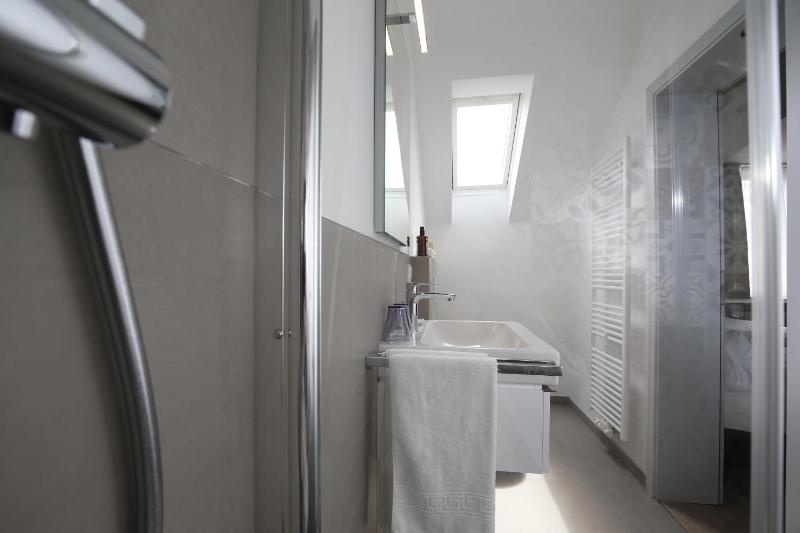 Standard Quadruple Room image 1