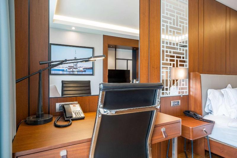 Deluxe Double or Twin Room with Sea View image 1