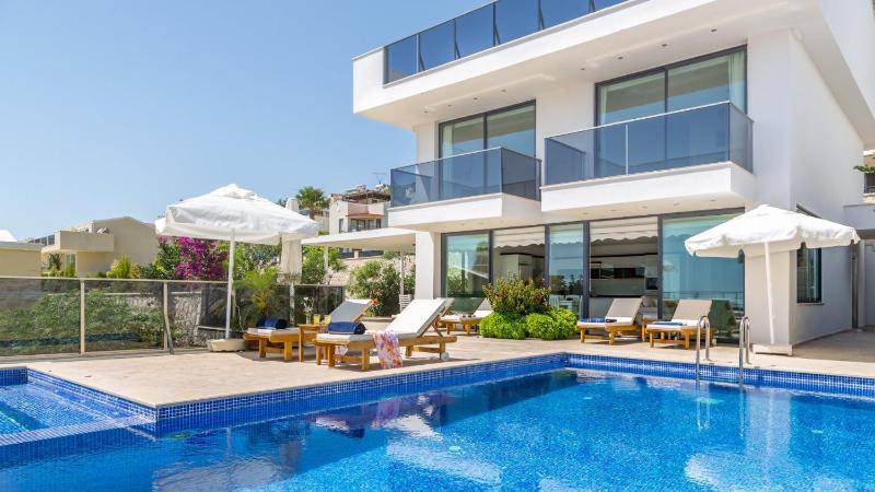 Sea View 5-Bedroom Villa in Kalkan with Private Pool & Garden - image 12