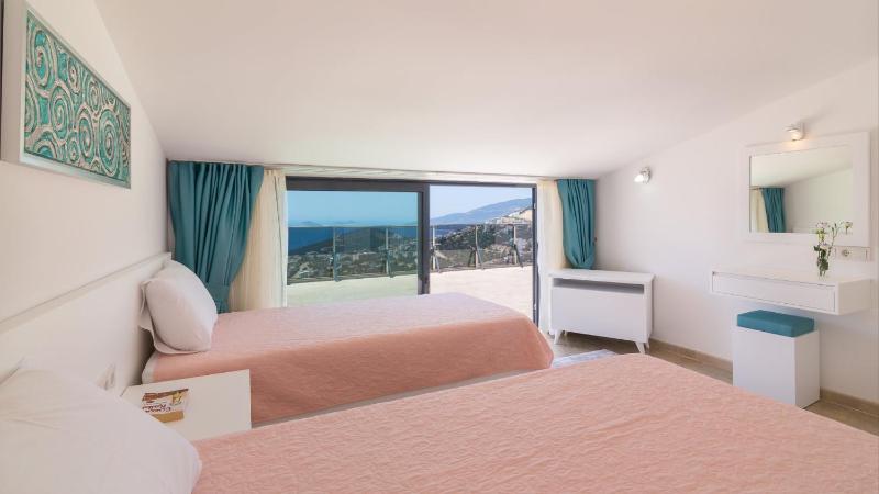Sea View 5-Bedroom Villa in Kalkan with Private Pool & Garden - image 4