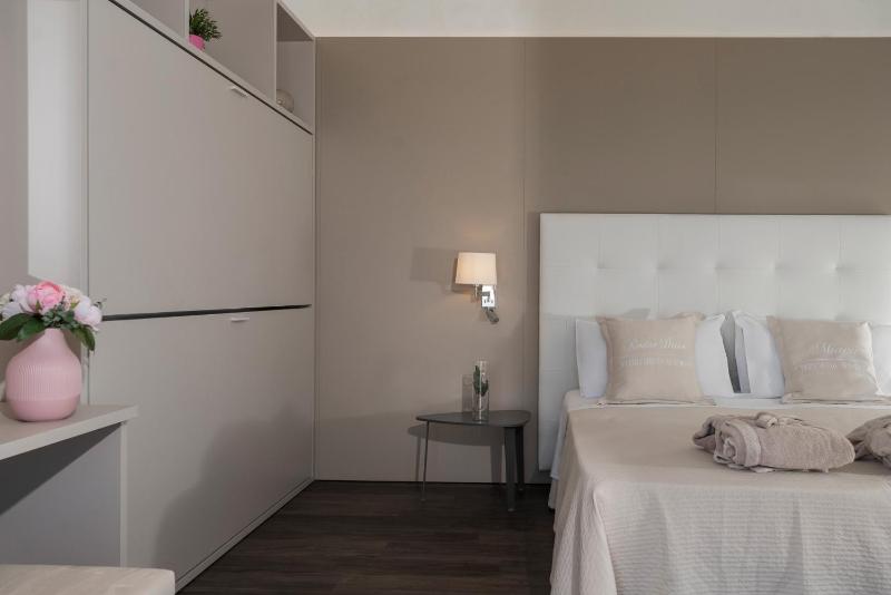 Triple Room with Sea View image 1