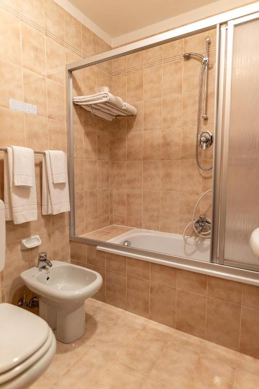 Quadruple Room image 4