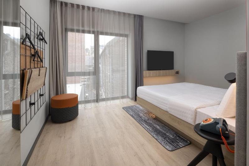 Moxy Cork - image 9