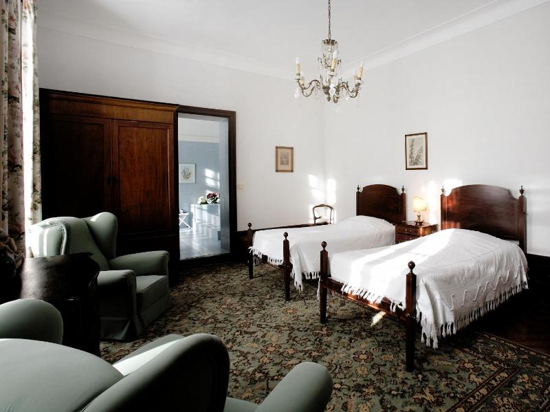 Double Room image 3