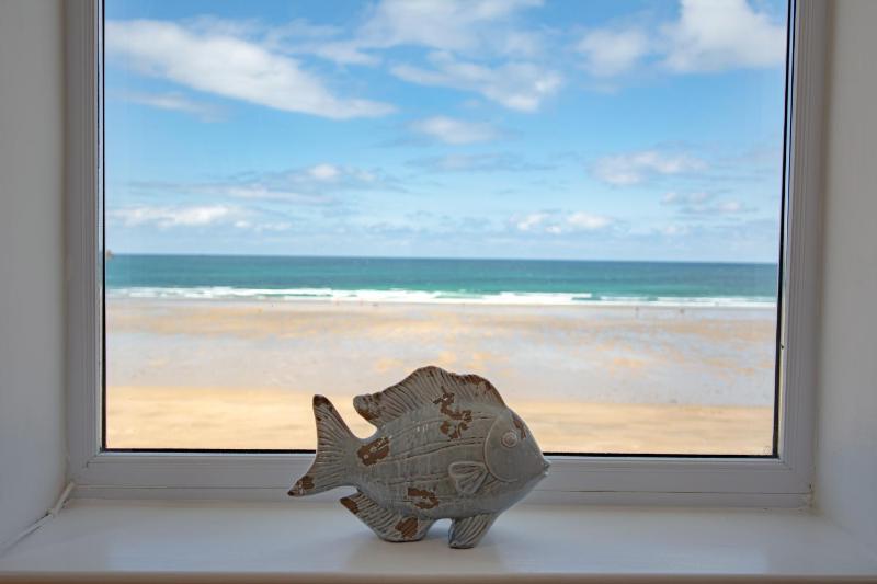 Deluxe Three-Bedroom Apartment with Balcony image 2