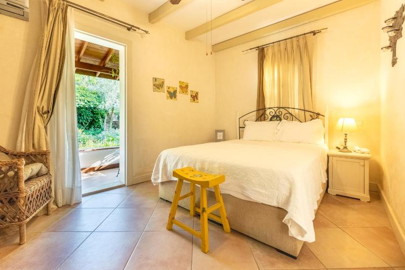 Standard Double Room image 4