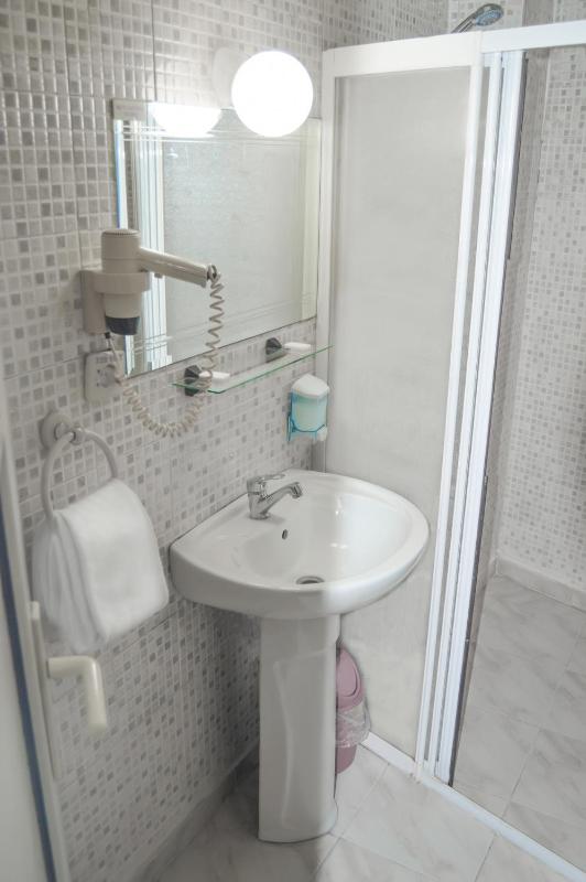 Triple Room (2 Adults + 1 Child) image 4