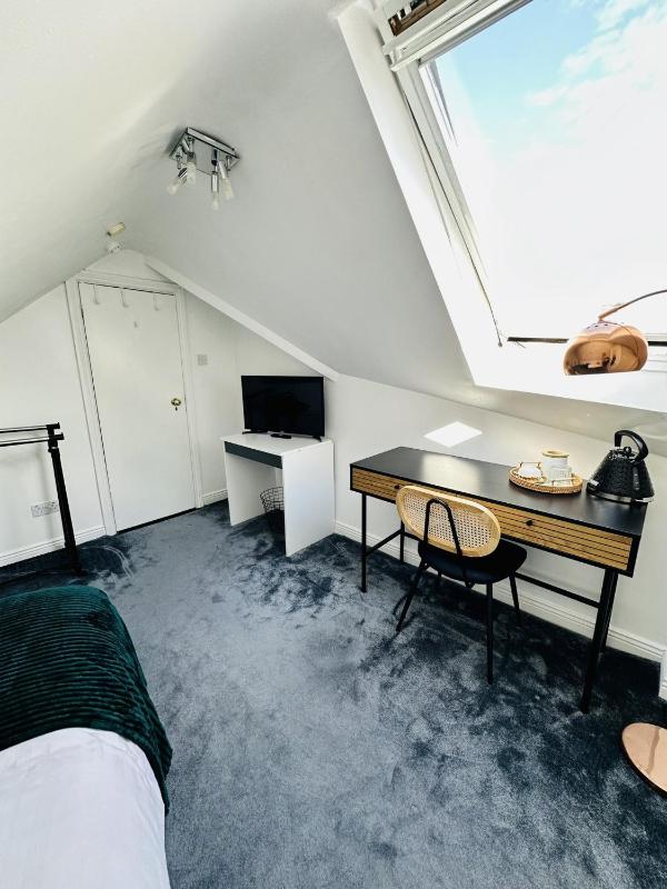 Budget Single Room image 4