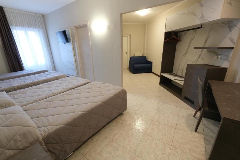 Quadruple Room image 4