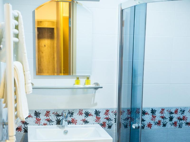 Deluxe Room image 3