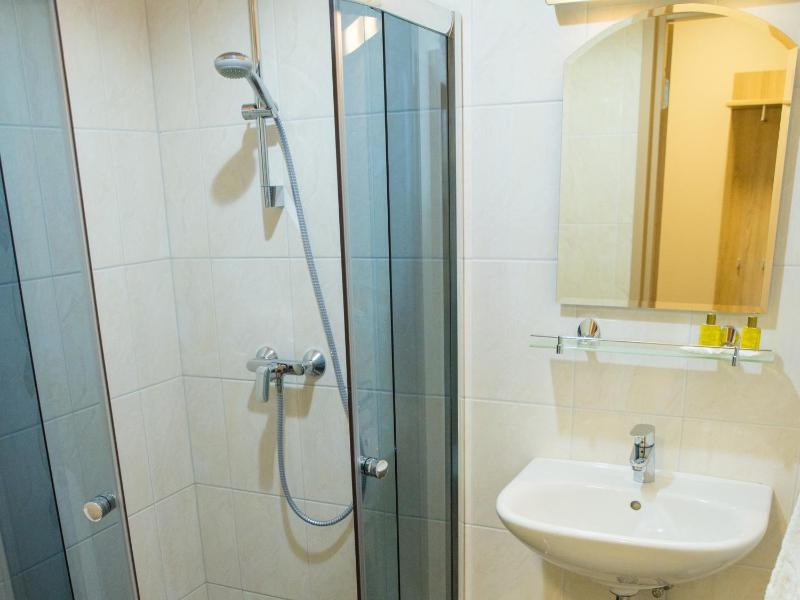 Standard Twin Room image 2