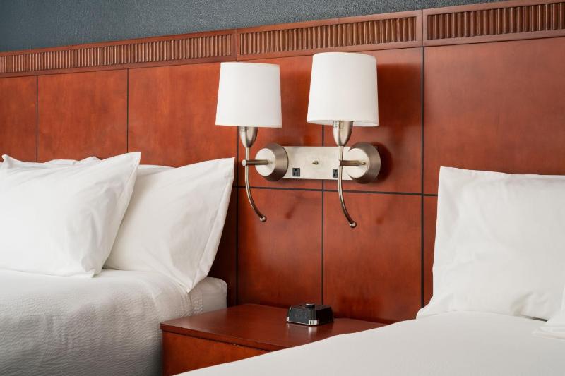 Queen Room with Two Queen Beds image 3