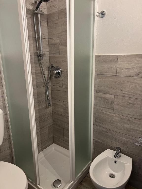 Double or Twin Room image 3