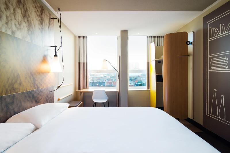 Double Room image 4