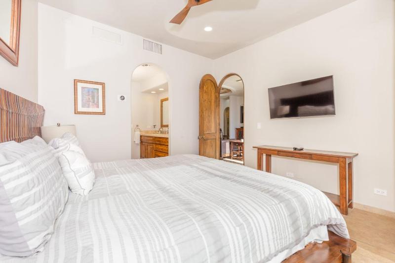 Bella Sirena A701 Penthouse Amazing Ocean Views - image 11