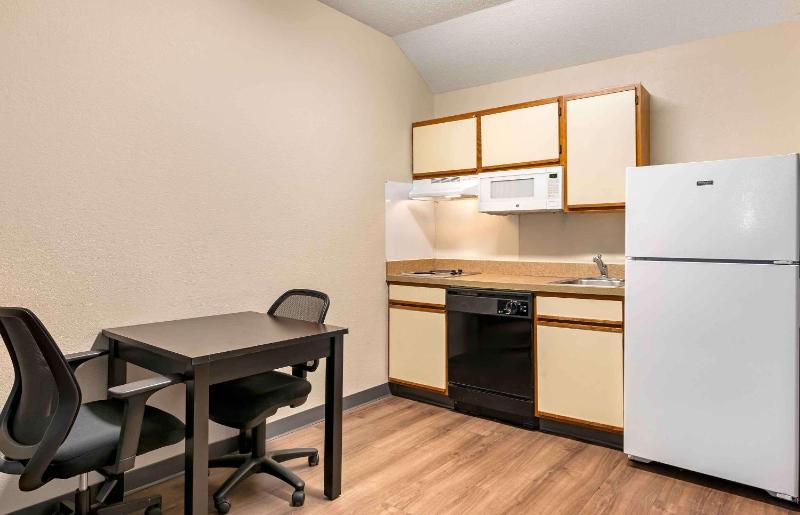 Deluxe Studio with 2 Double Beds - Non-Smoking image 3