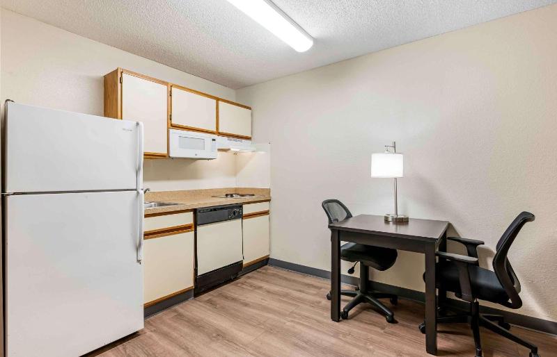 One Bedroom Suite with 1 Queen Bed - Non-Smoking image 3
