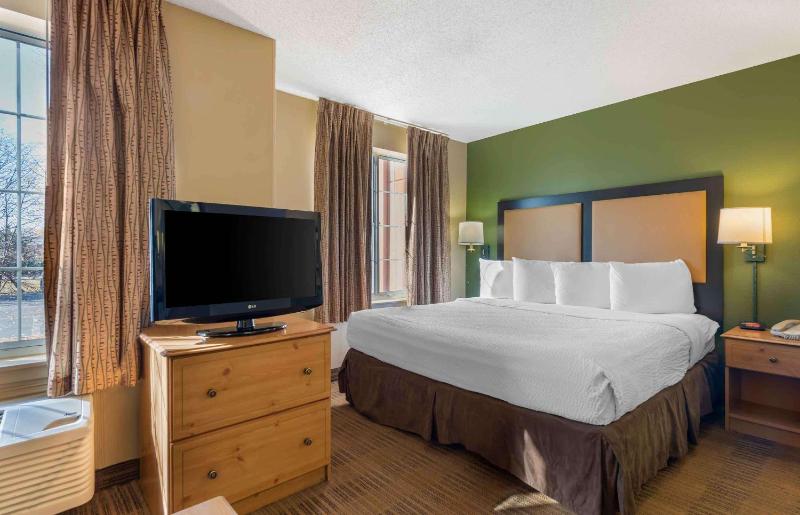 Deluxe Studio with 1 King Bed - Non-Smoking image 1