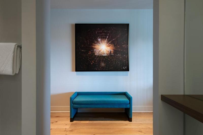 Superior King Room with Lake View image 2