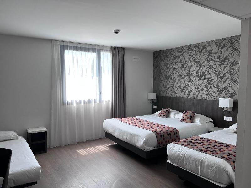 Superior Quadruple Room image 2
