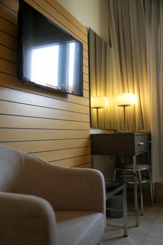 Single Room with City View  and Balcony image 2