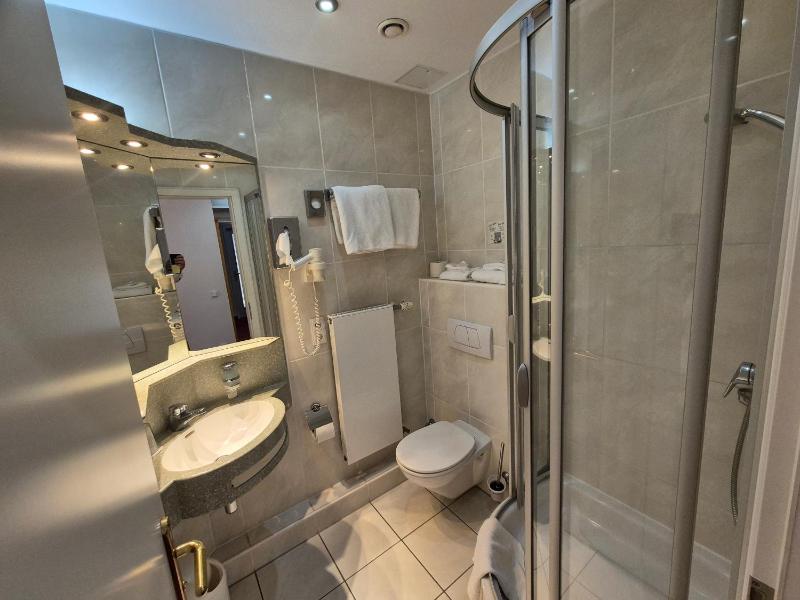 Standard Single Room with Shower image 3