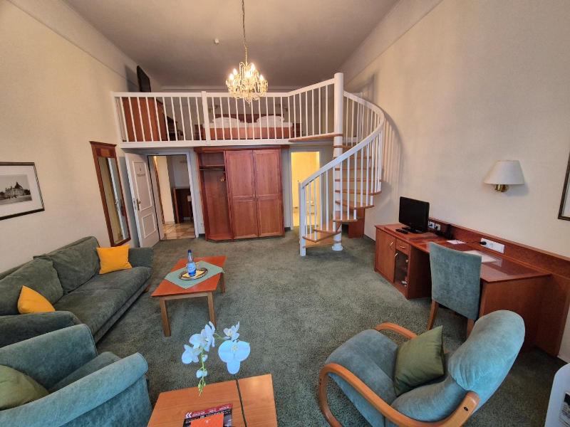 Duplex Junior Suite image 3