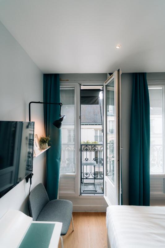 Standard Double Room image 4