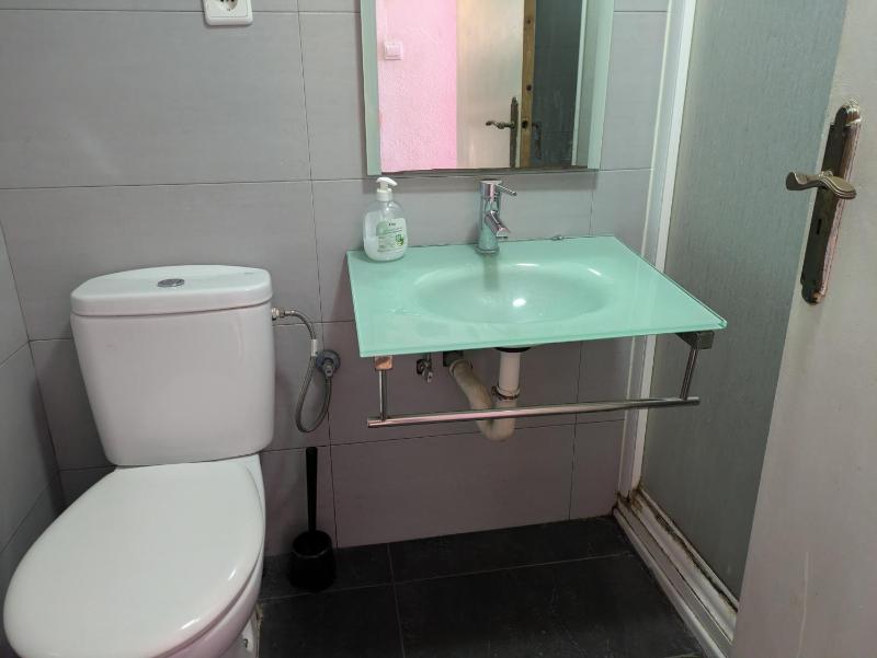 Single Room with Private Bathroom image 4
