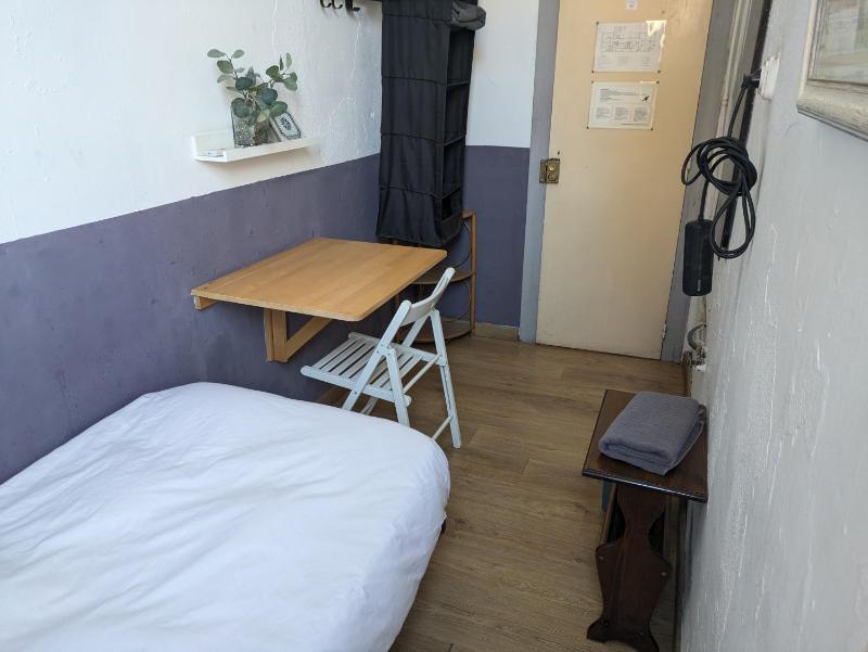 Standard Single Room with Shared Bathroom image 4