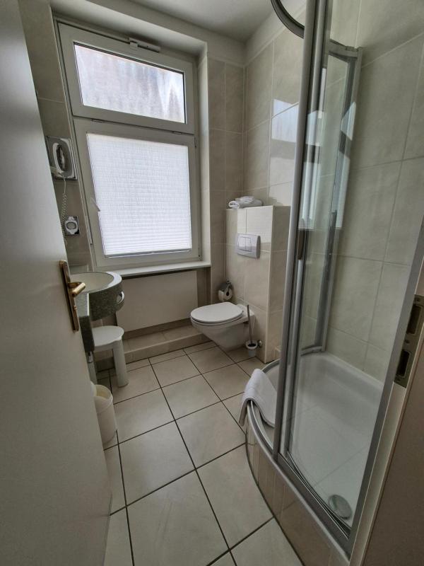 Comfort Single Room with Shower image 4