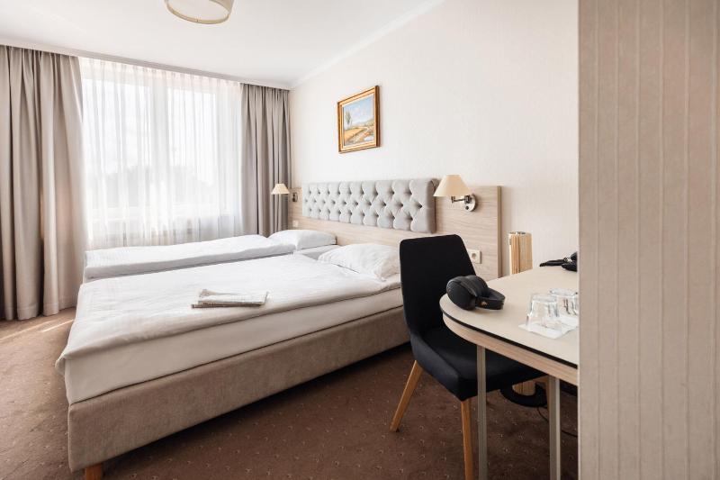 Twin Room image 1