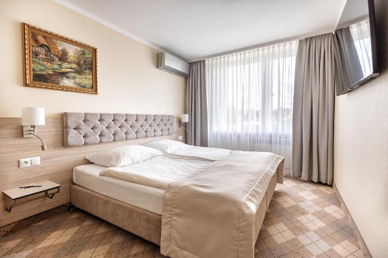 Double Room image 3