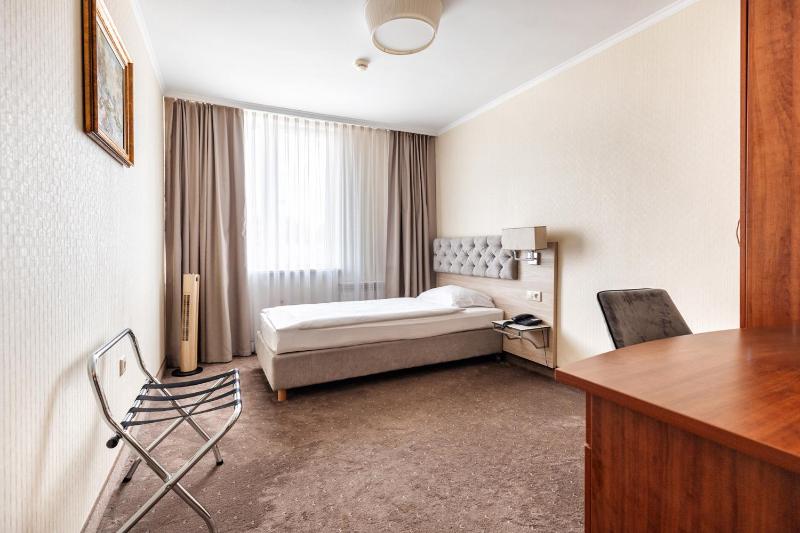Single Room image 3