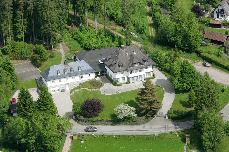 Six-Bedroom Villa with Private Pool and Sauna image 2