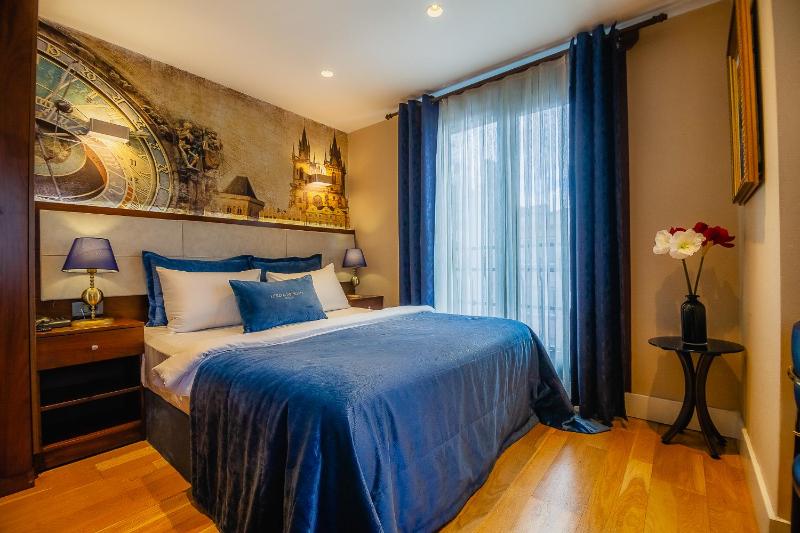 Queen Room with Spa Bath image 3