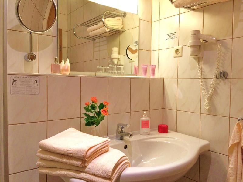 Classic Double Room with Balcony image 2