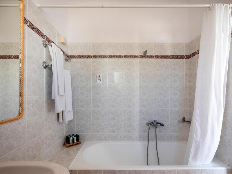 Standard Double or Twin Room image 2