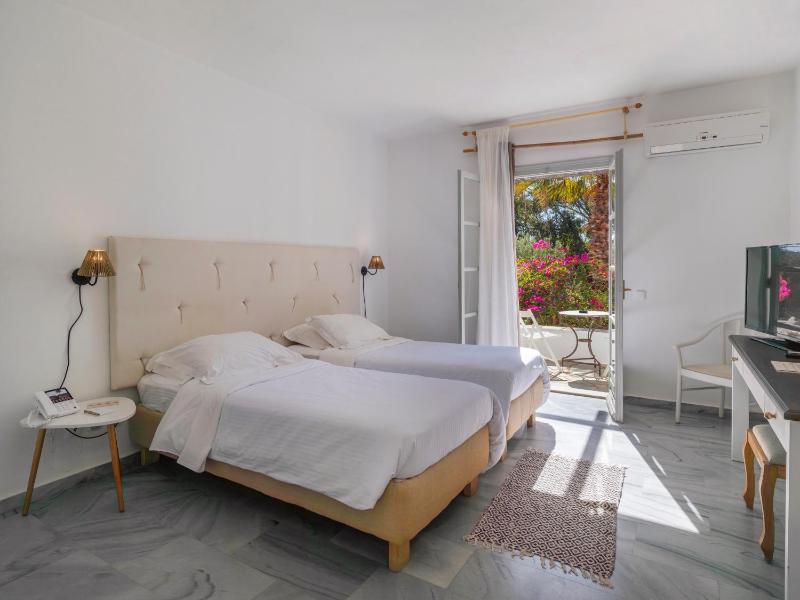 Connecting Room image 1