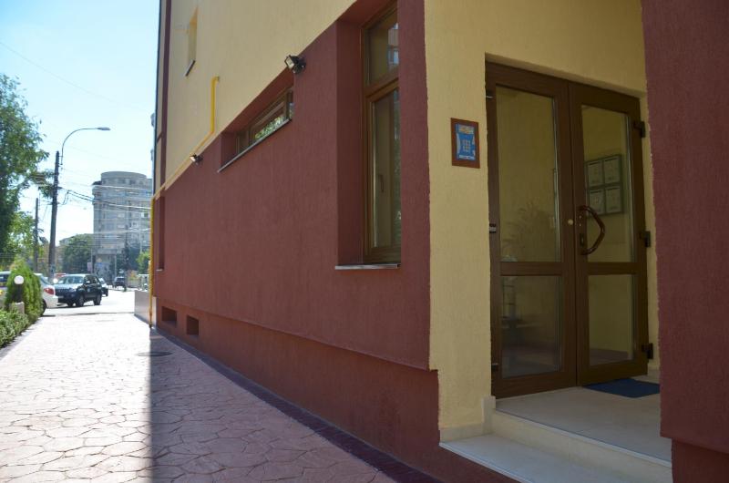 One-Bedroom Apartment image 3