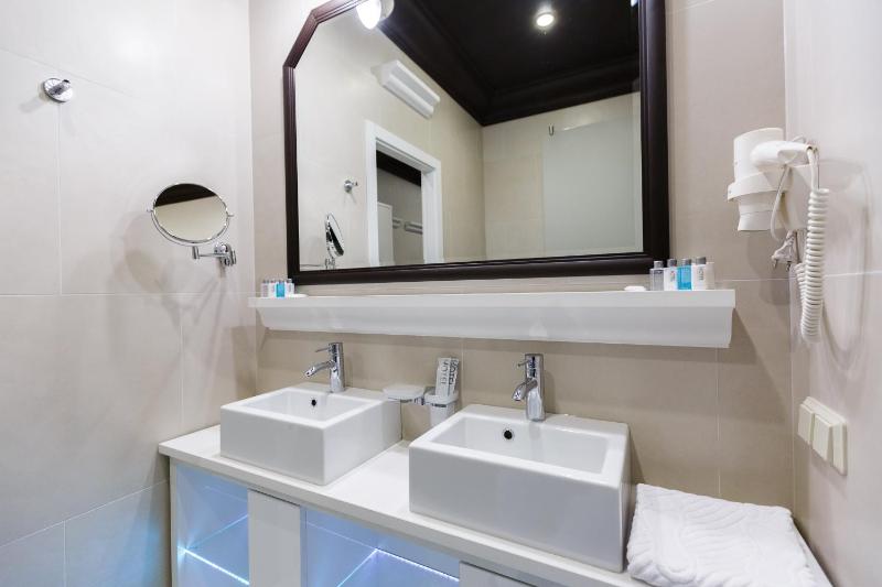Double or Twin Room image 2