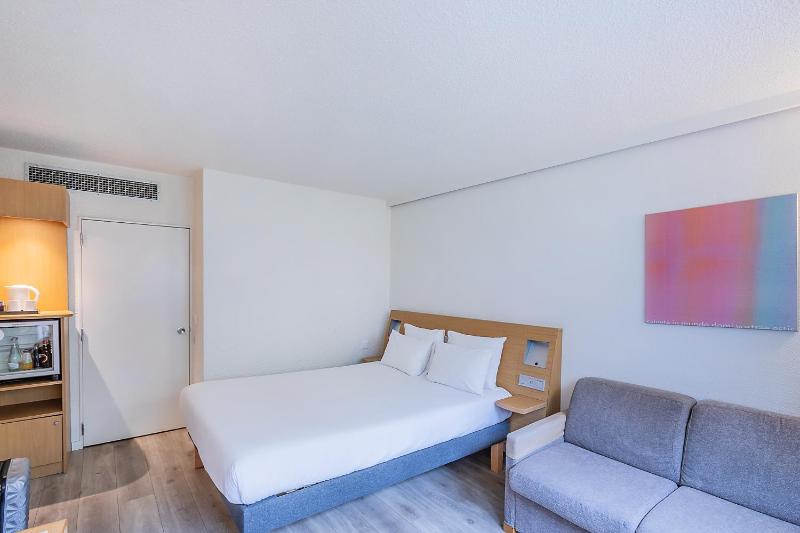 Standard Room with One Queen Bed and One Sofa Bed image 4