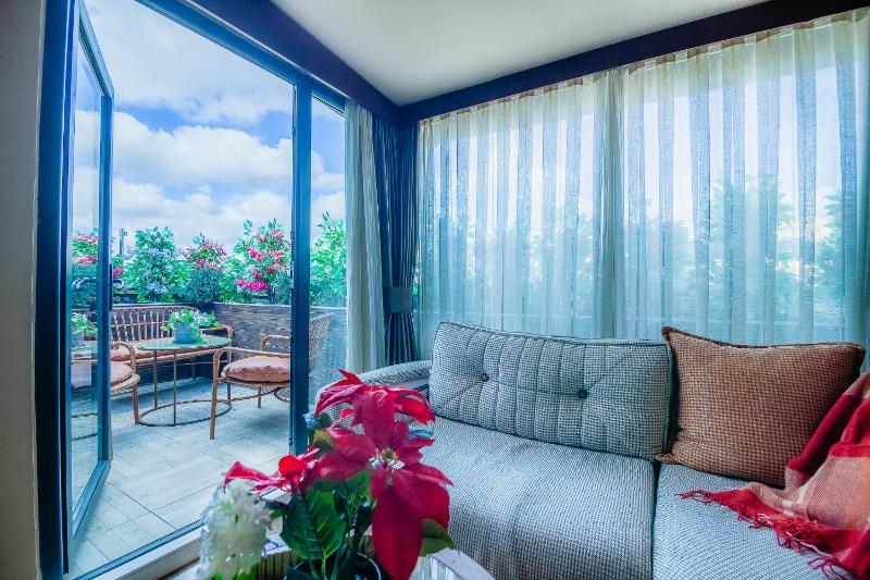 Superior King Suite image 4