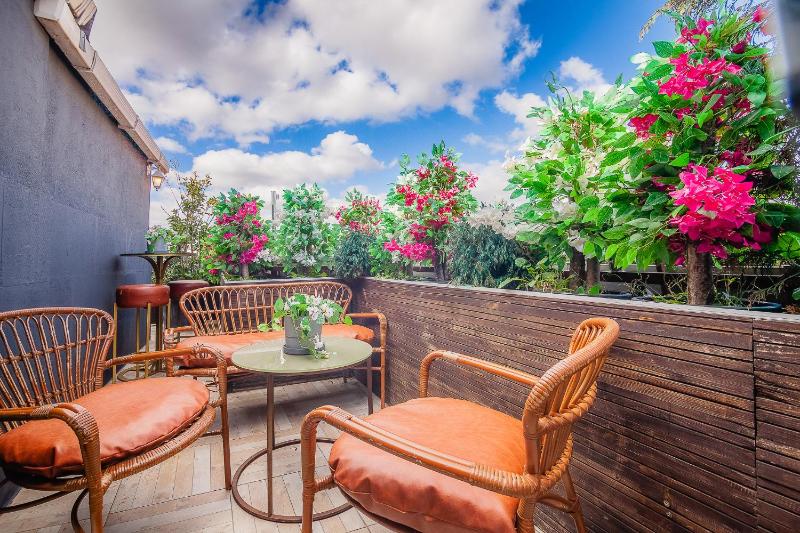 Superior King Suite image 3