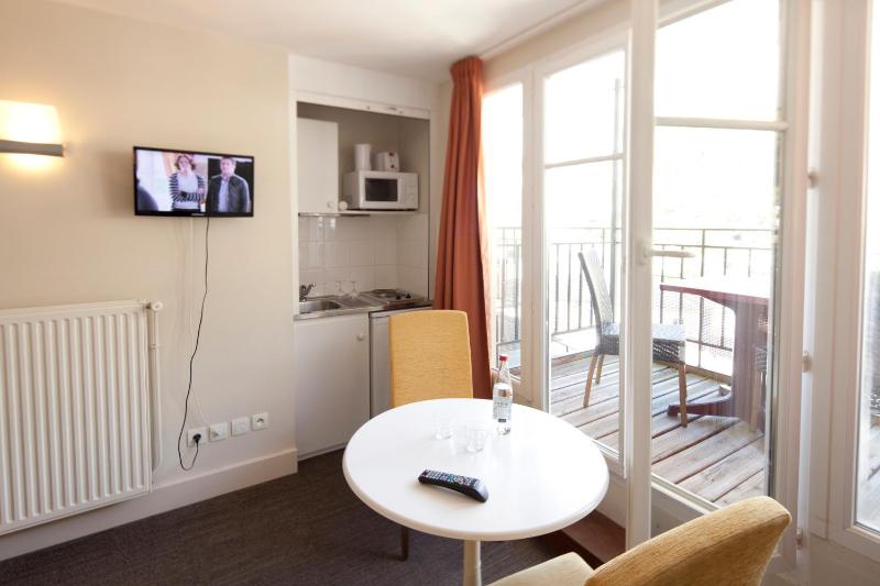 Studio Apartment image 1