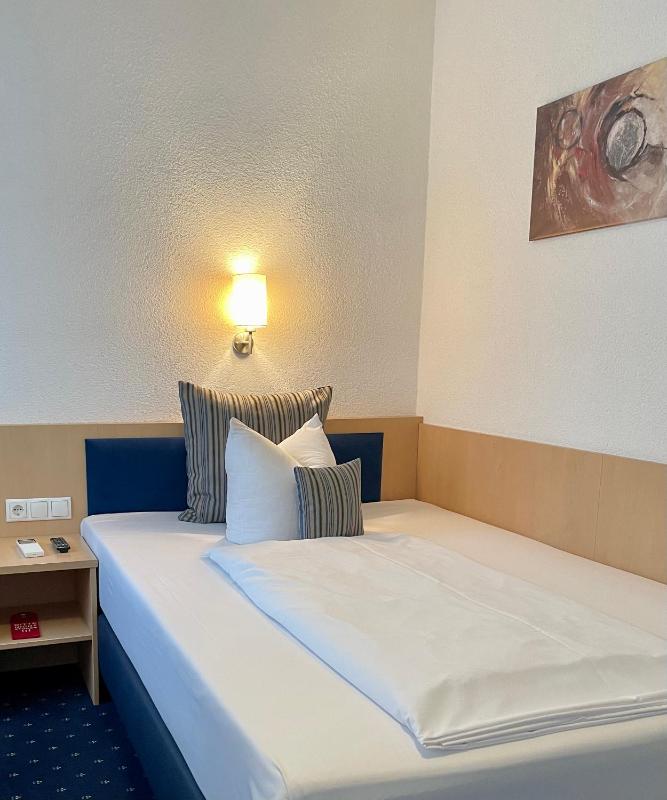 Economy Single Room image 4